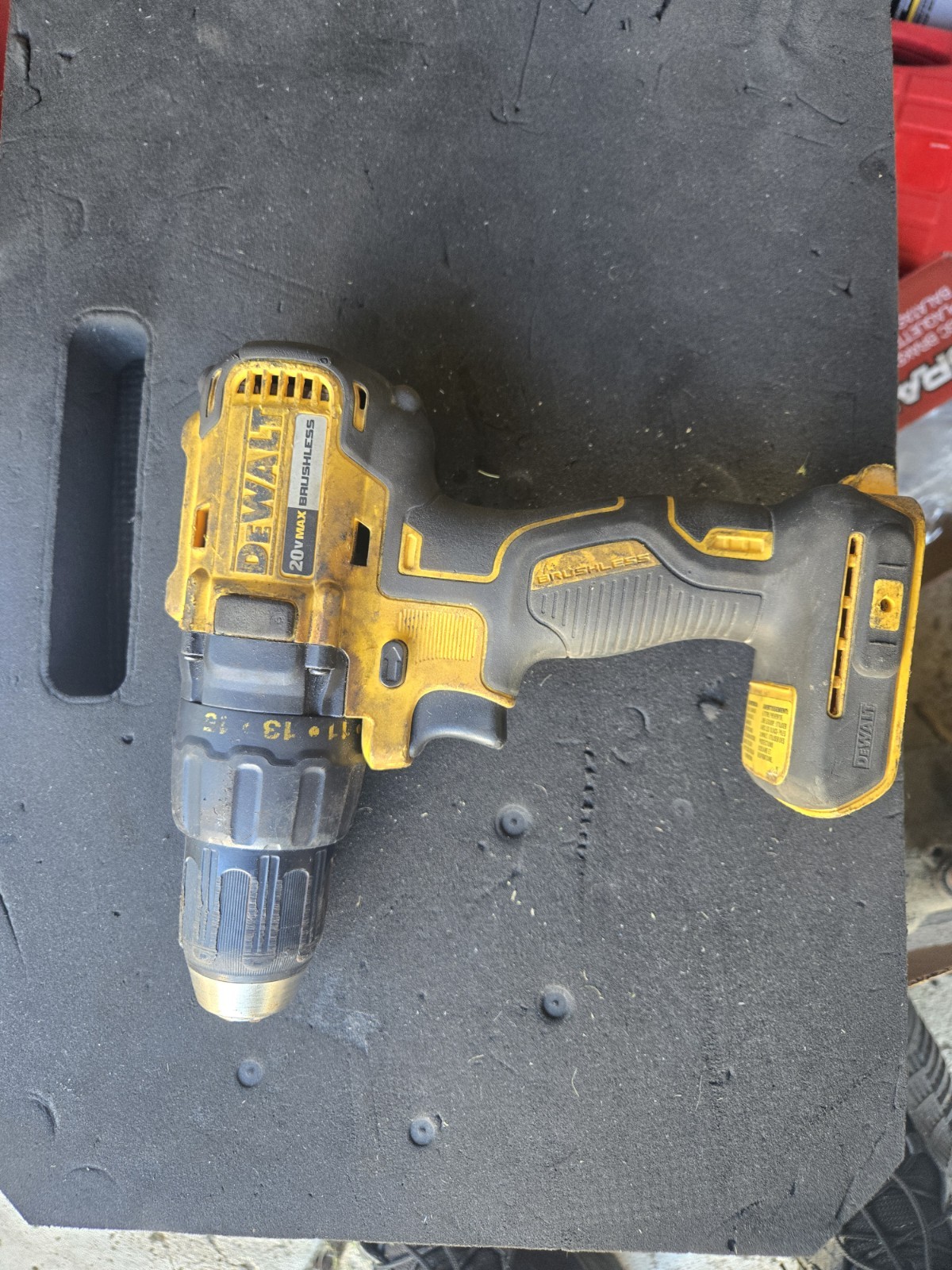 DEWALT DCD777 20V MAX Brushless Cordless Drill/Driver Keyless Chuck Tool Only