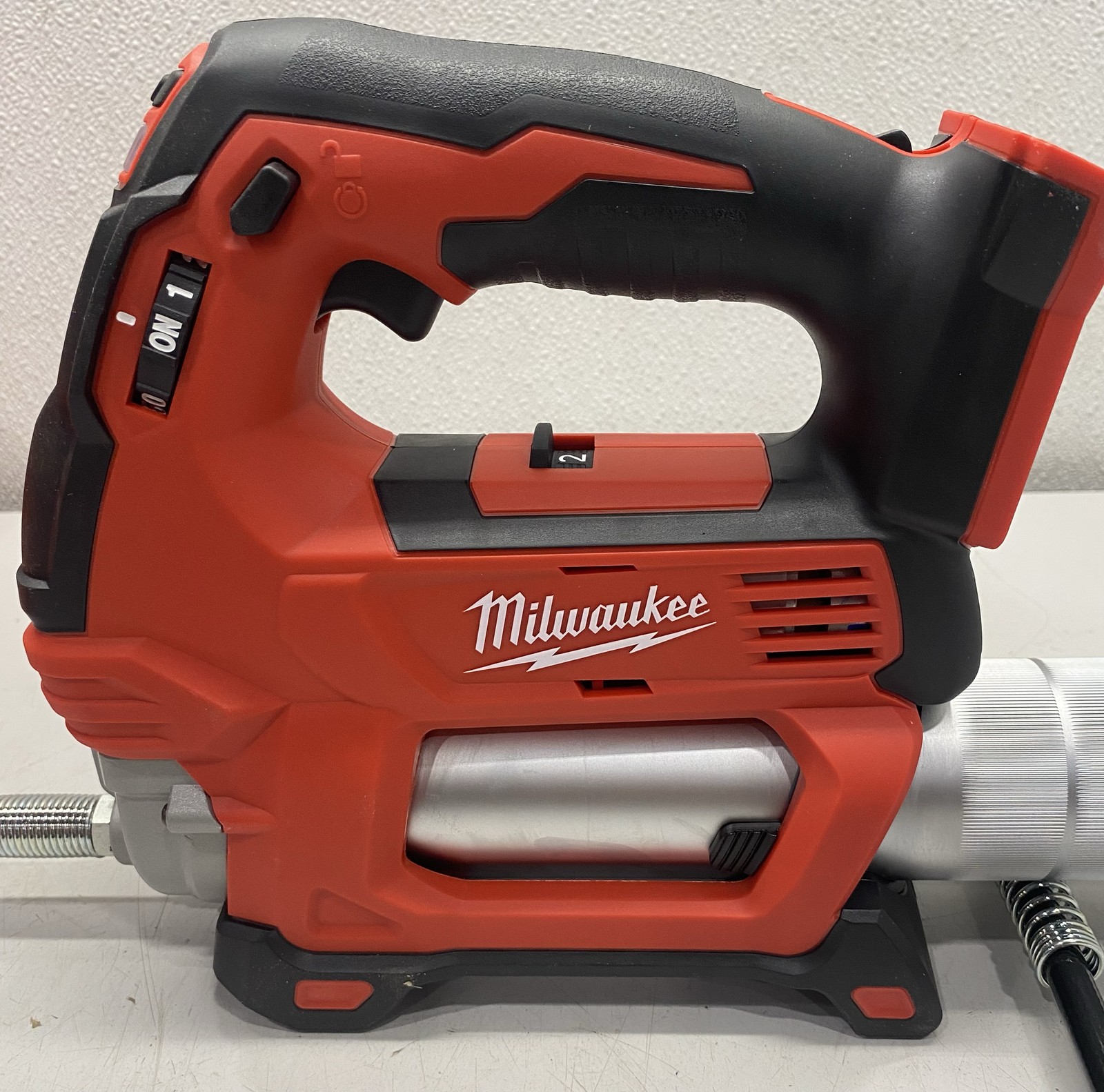 M18 18V Lithium-Ion Cordless Grease Gun 2-Speed (Tool-Only) 2646-20