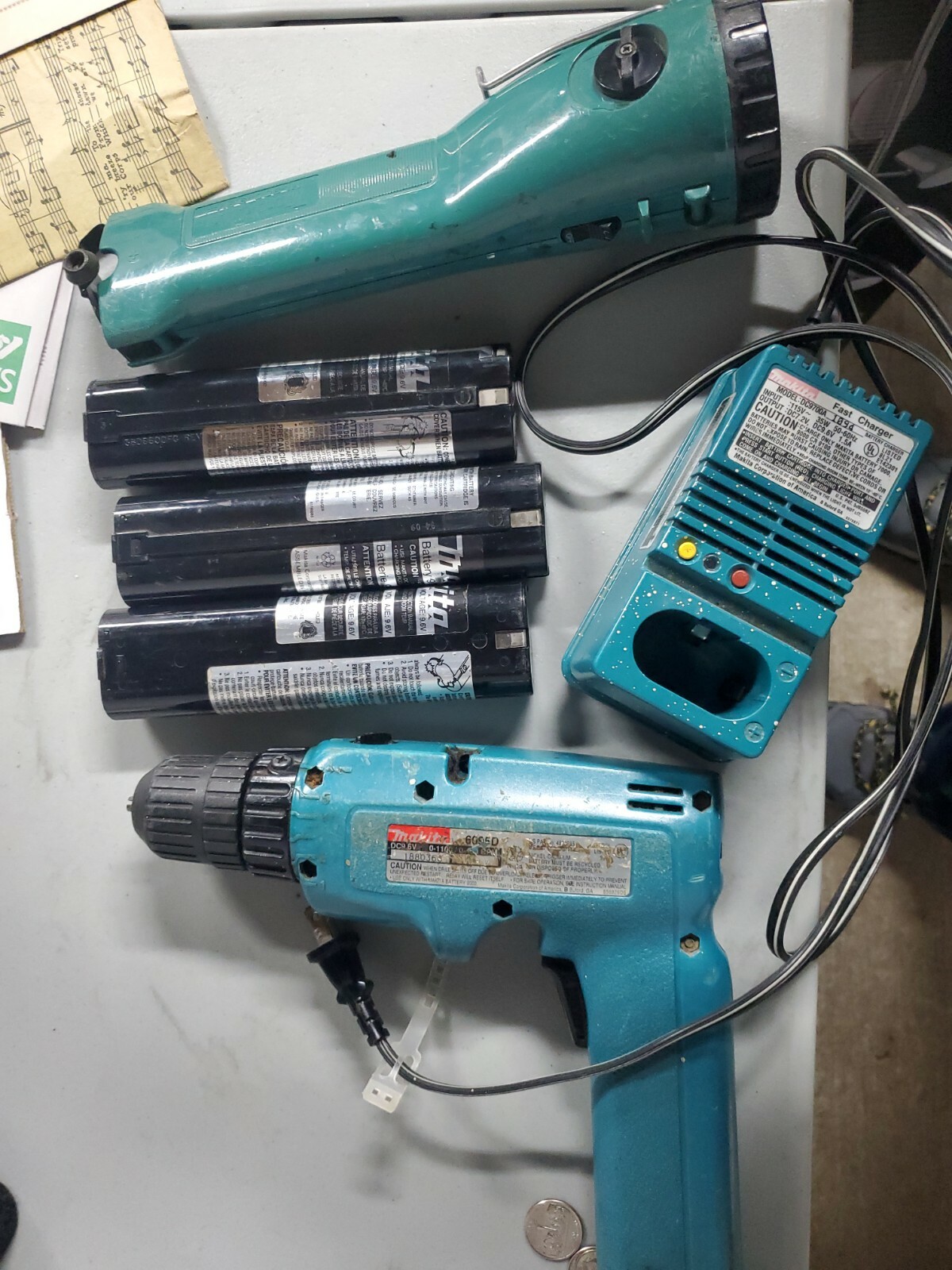 Makita Lot Drill 6095D,ML900 Flashlight,3 Batteries & Charger see description.