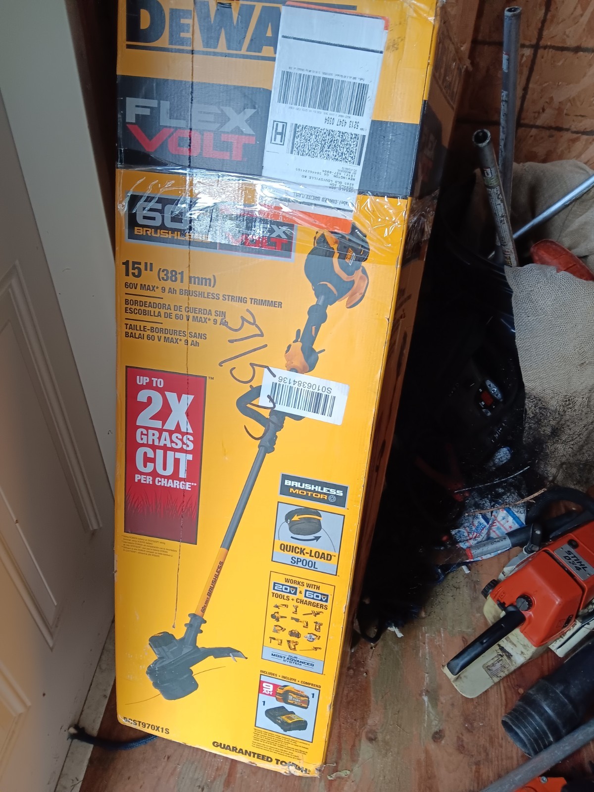 DEWALT FLEXVOLT 60V Brushless 15in String + 20V 22in Hedge Trimmer Set