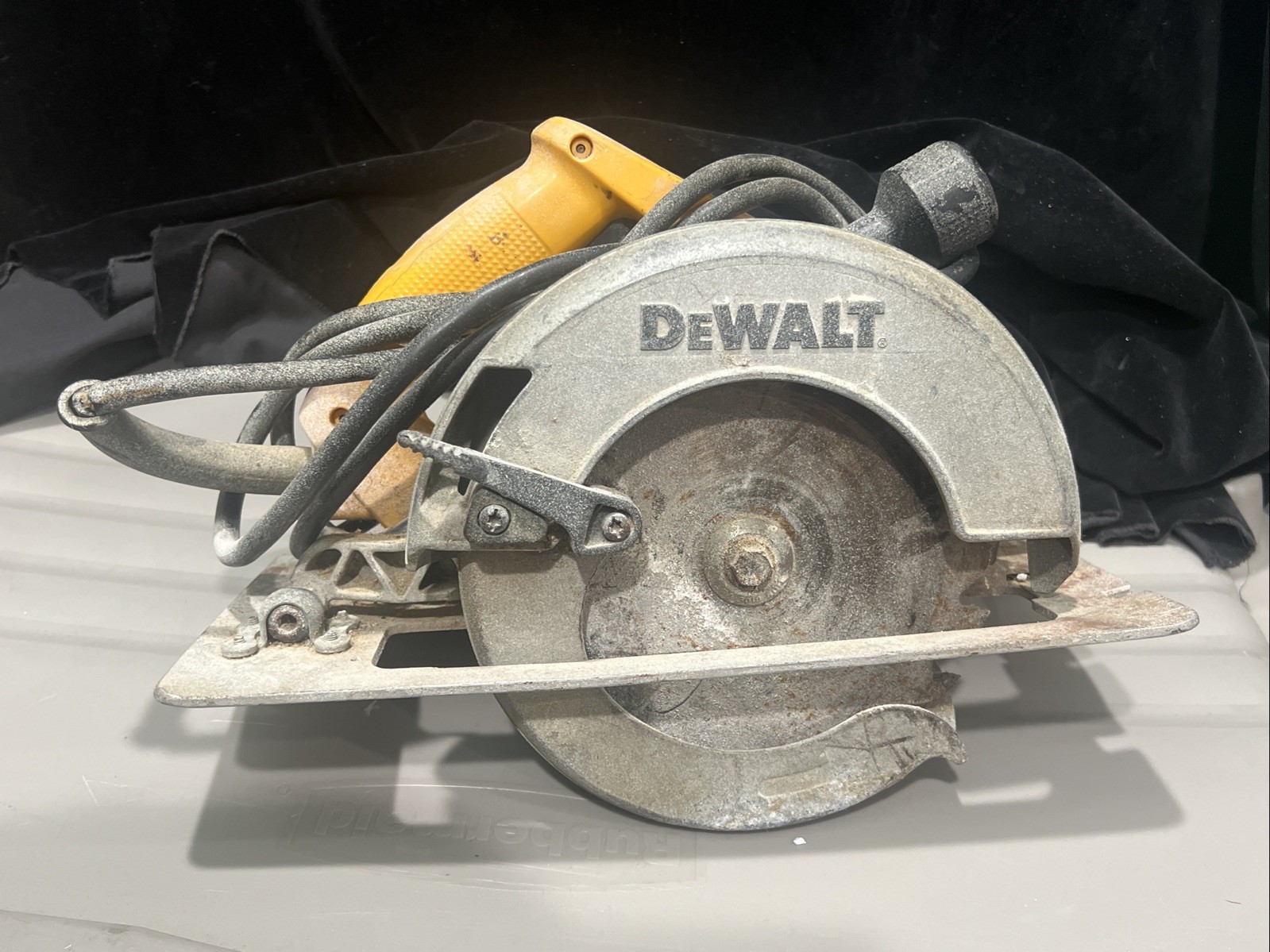 DeWalt DW364 7-1/4” Corded Circular Saw with Blade – FOR PARTS – NOT WORKING