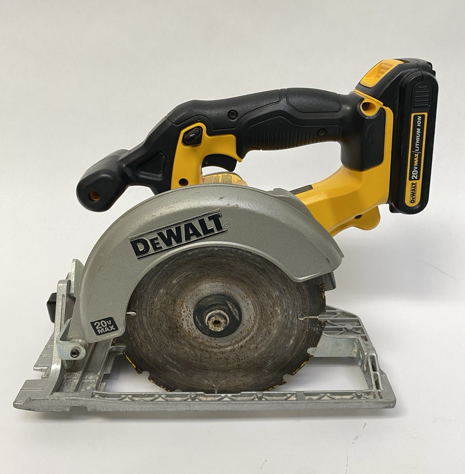 20V MAX Cordless 6.5 in. Circular Saw DCS391 With Dewalt Battery 1.3 Ah