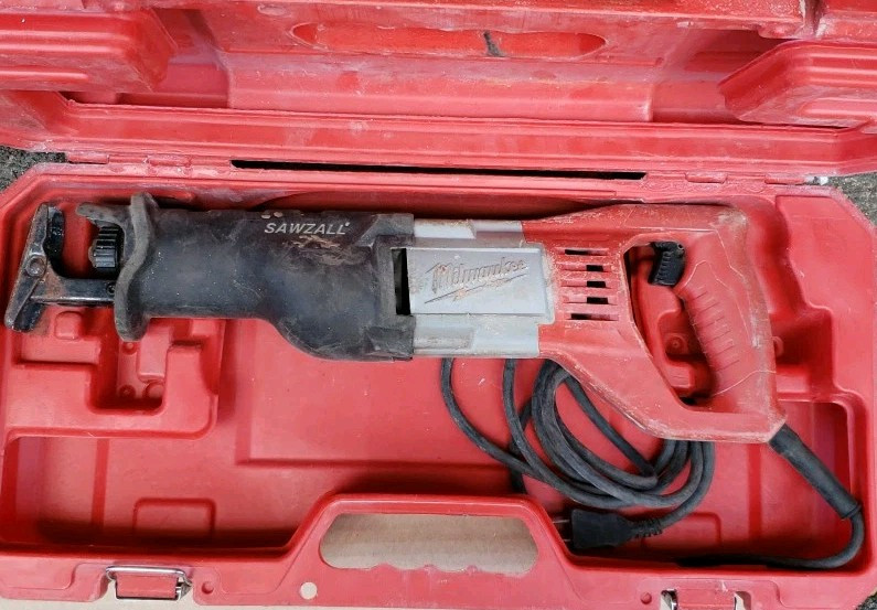 Milwaukee 6519-31 Sawzall 12A 1-1/8 in. Reciprocating Saw With Case