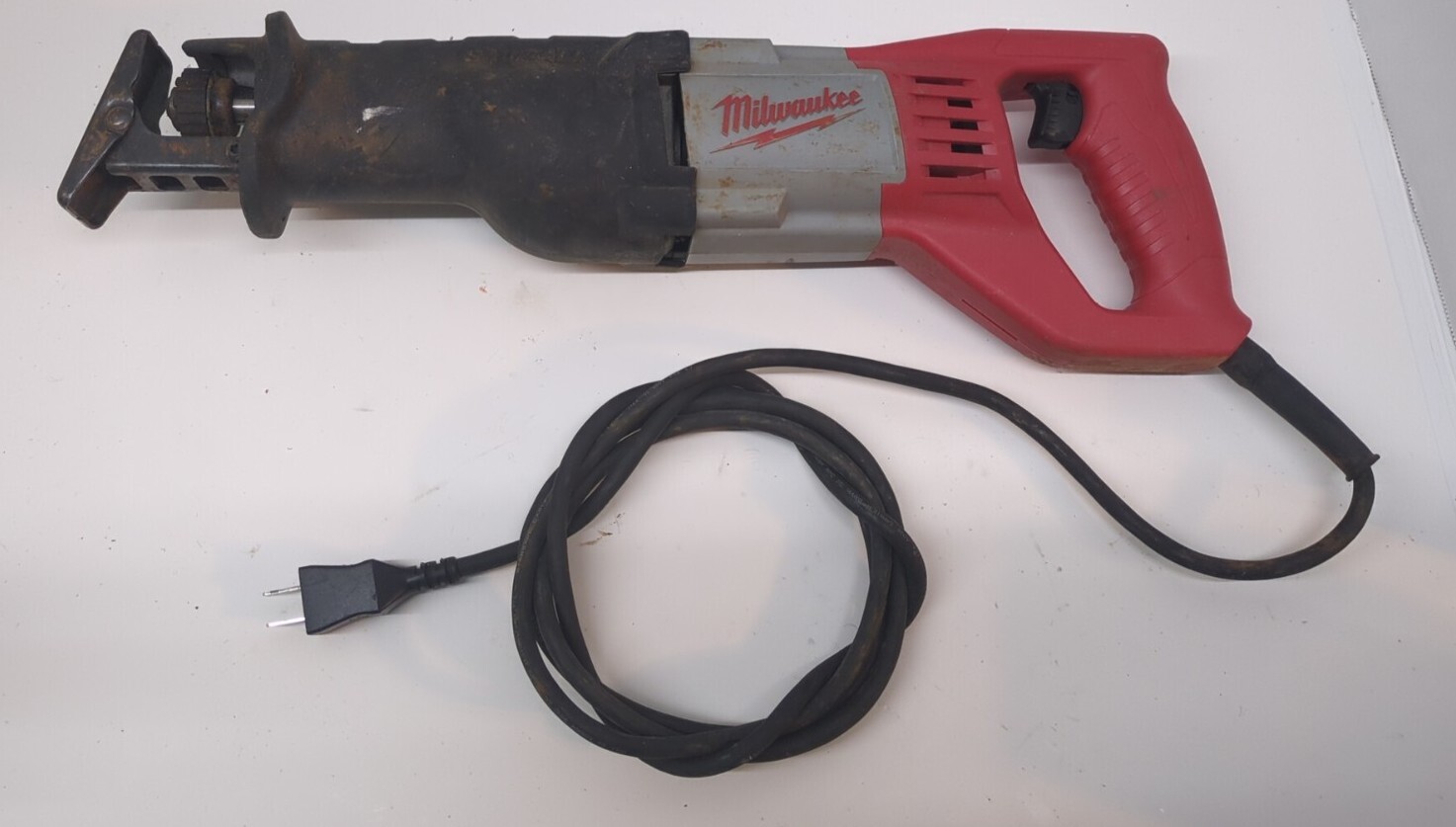 Milwaukee Broken 6509-31 12 Amp 3/4 in. Stroke SAWZALL Reciprocating Saw Broken