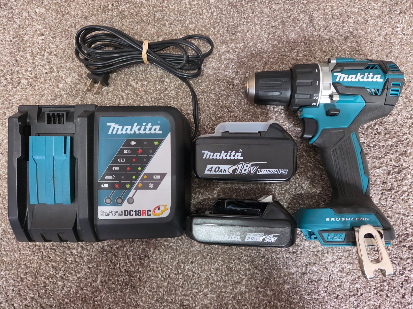 Makita XFD12 18V Lithium-Ion Cordless Driver-Drill Charger 2 Batteries!