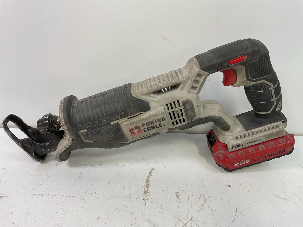 PORTER CABLE PCC670 TIGERSAW WITH BATTERY (P15022602)