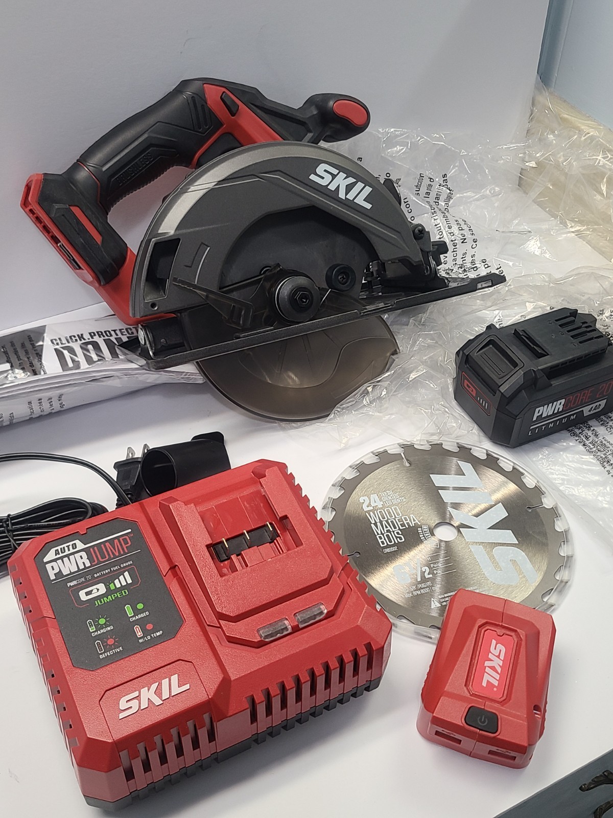 SKIL PWR CORE 20 Brushless 20V 6-1/2 » Circular Saw Kit 4.0 Ah Battery, Charger