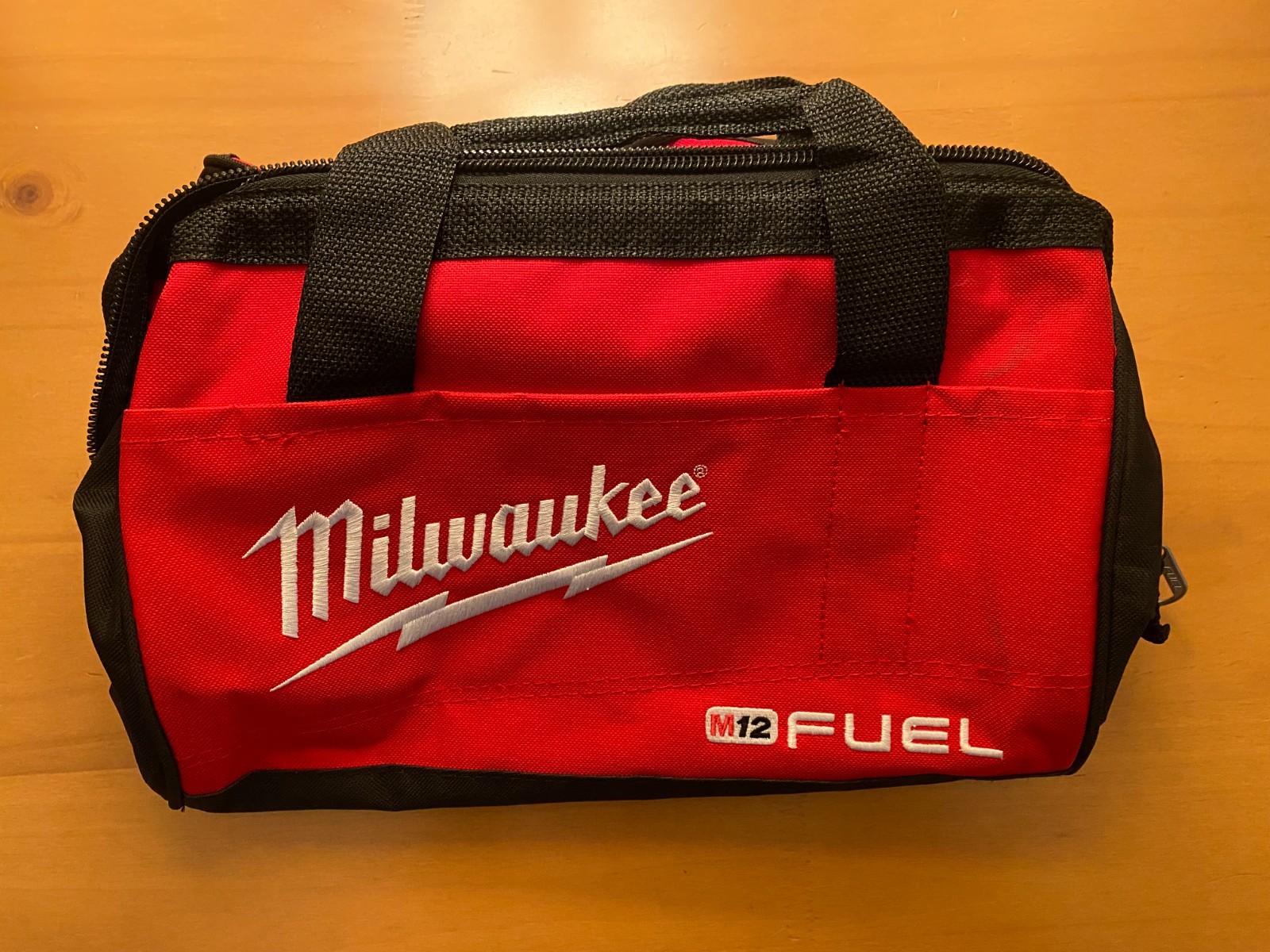 Milwaukee 2401-20 M12 12V 12 Volt 1/4&Prime; Hex Screwdriver with charger and bag.