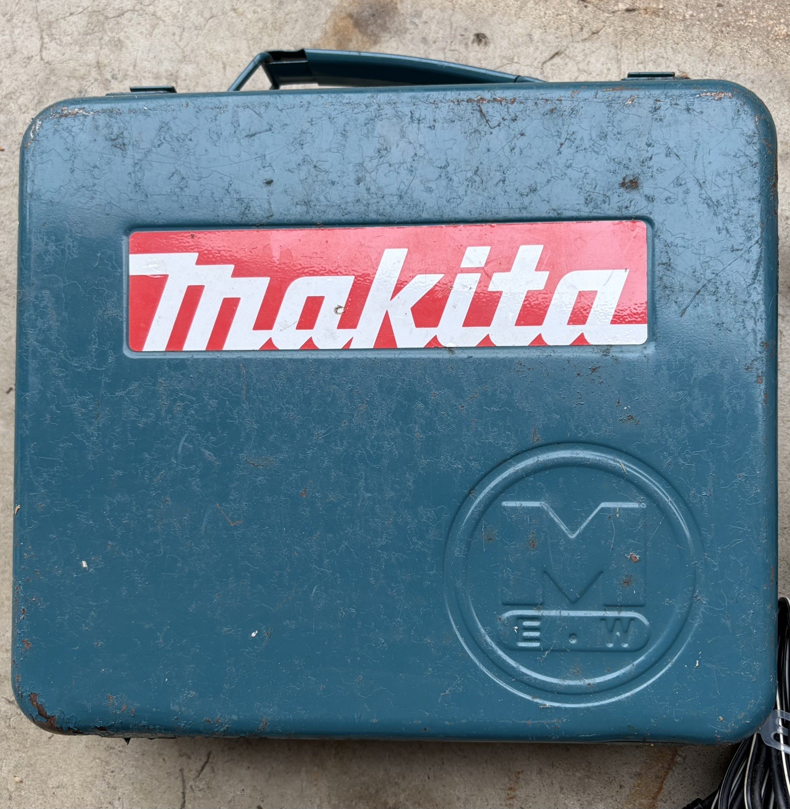 Makita 7.2V Cordless Drill 6071D & Charger DC7100 & Battery (Battery is shot)