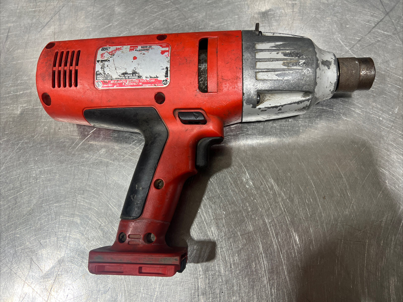 Milwaukee Impact Wrench 18 Volt, 1400 RPM, 7/16in 270ft.-Lbs Torque Mod 9099-20