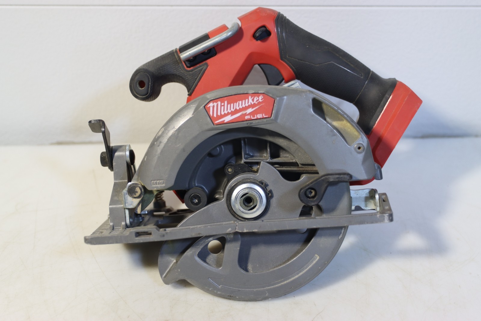 Milwaukee Milwaukee M18 FUEL 18V Cordless 6-1/2 in. Circular Saw, Read Desc.