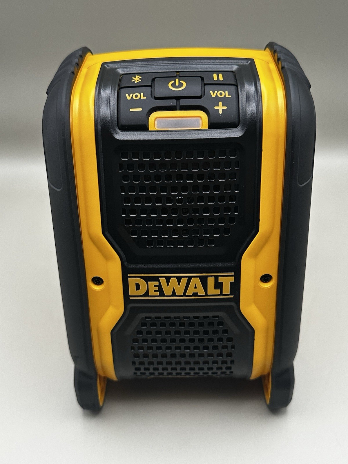 New – Dewalt 20v/12v Max Bluetooth Speaker DCR006 Tool Only Free Shipping
