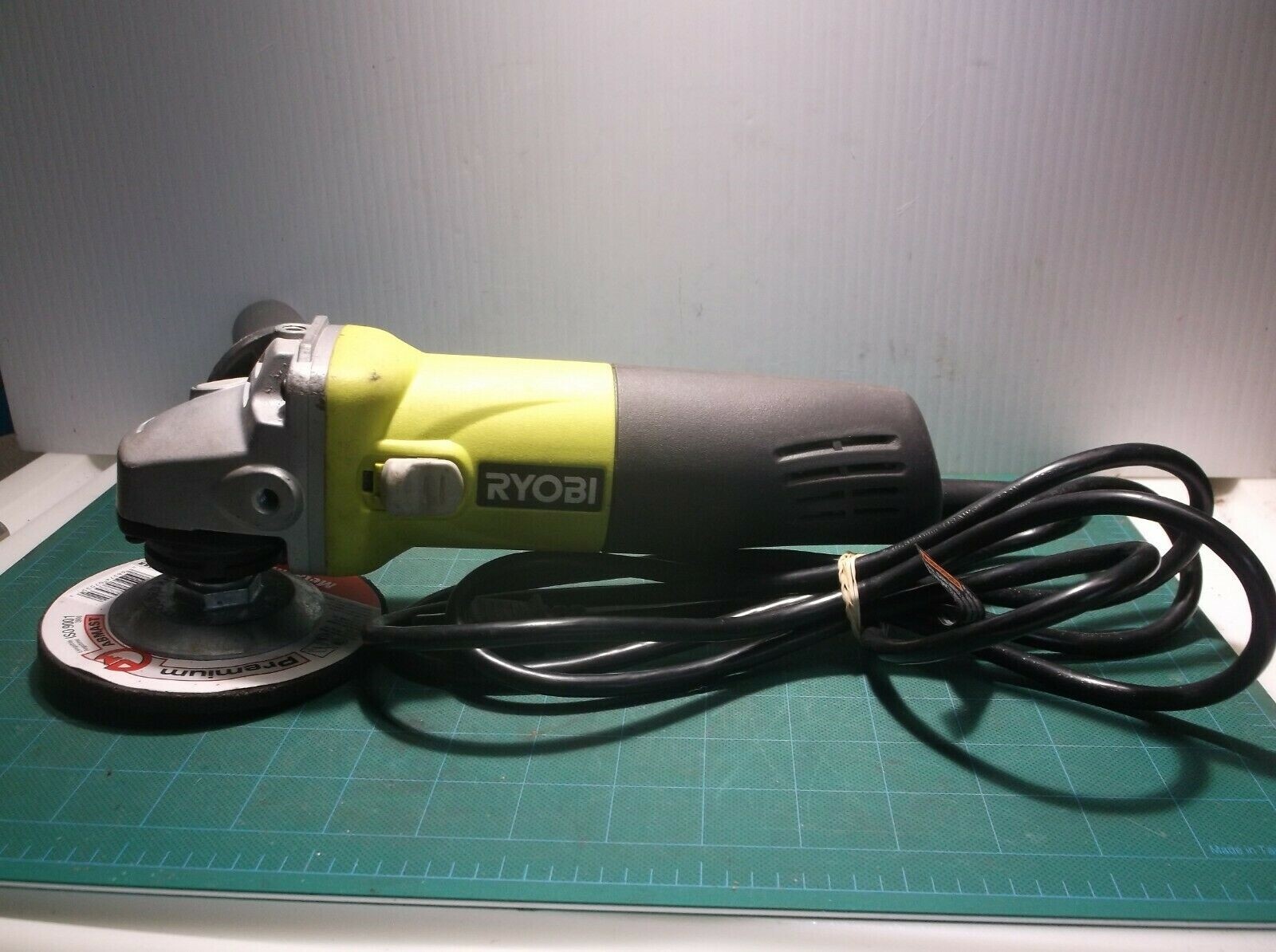 RYOBI AG4031G 4 1/2&Prime; Corded 5.5 amp Angle Grinder With Grinding Disc