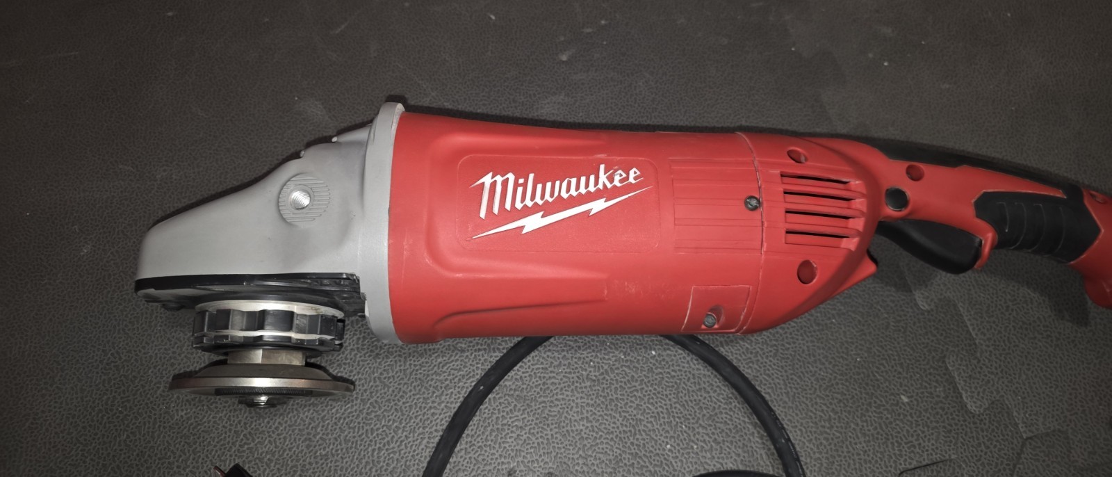 Milwaukee 6088-30 7/9&Prime; Heavy Duty Angle Grinder – VERY GOOD