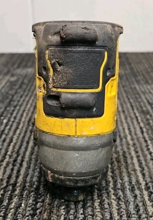 DeWalt Tools DCF809 1/4&Prime; Atomic 20V MAX Cordless Impact Driver + 2.0Ah Battery