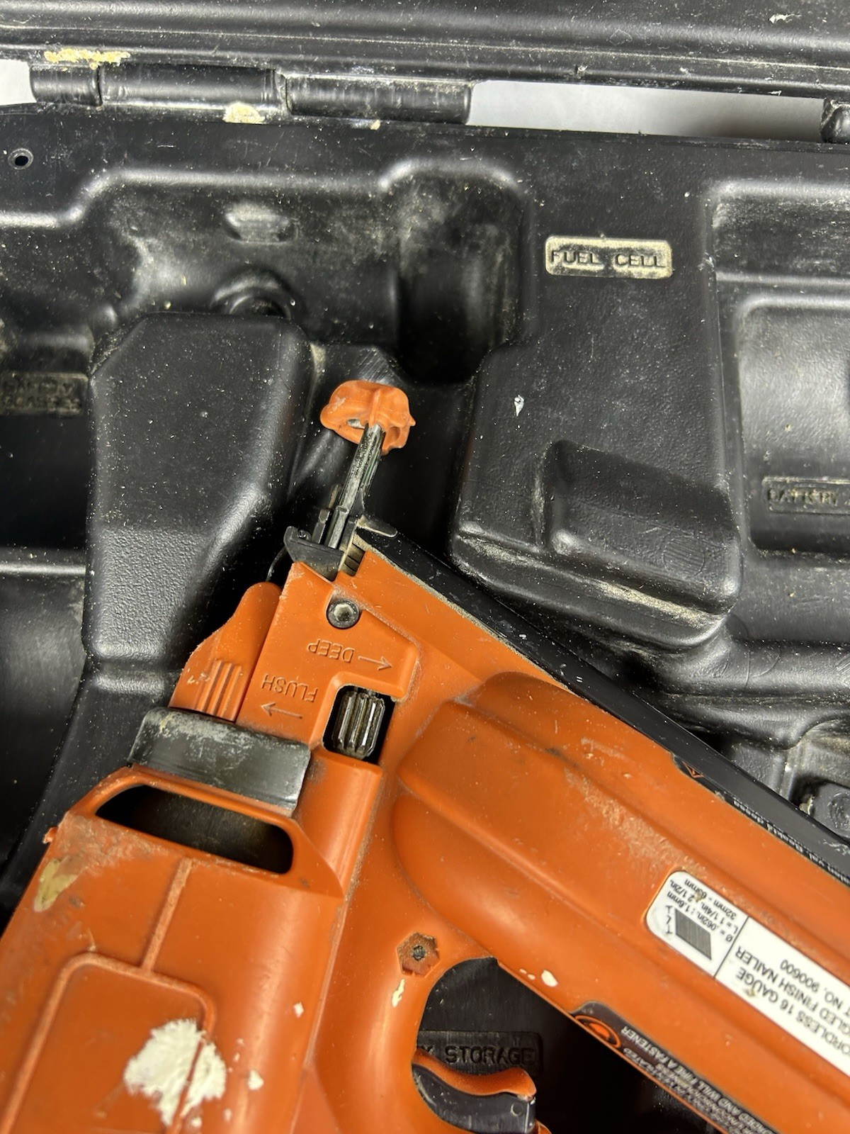 Paslode Impulse 900600 | 20° Angled 16 Gauge Finish Nailer Model IM250A Works