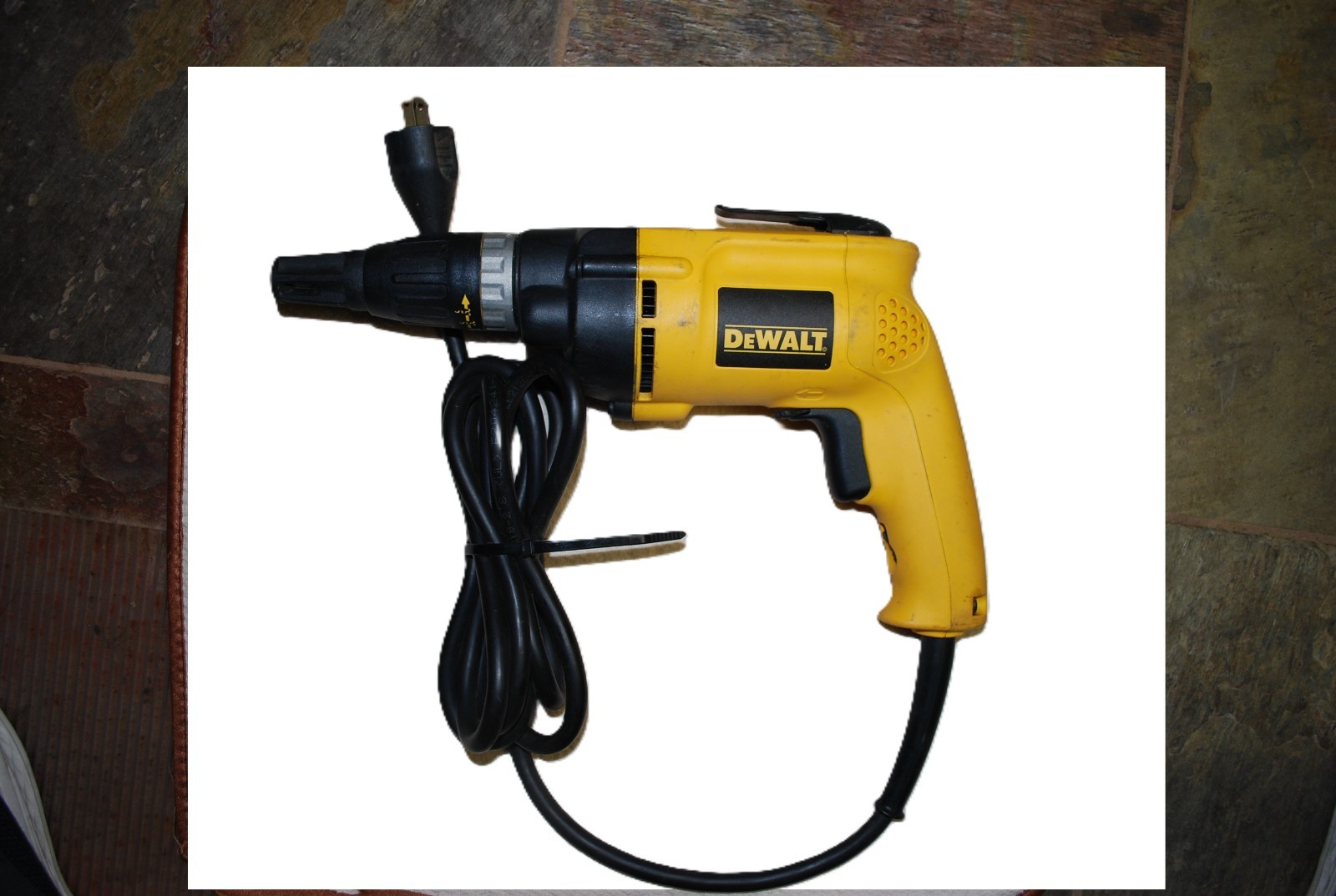 DEWALT DW 257 CORDED DRYWALL SCREWDRIVER
