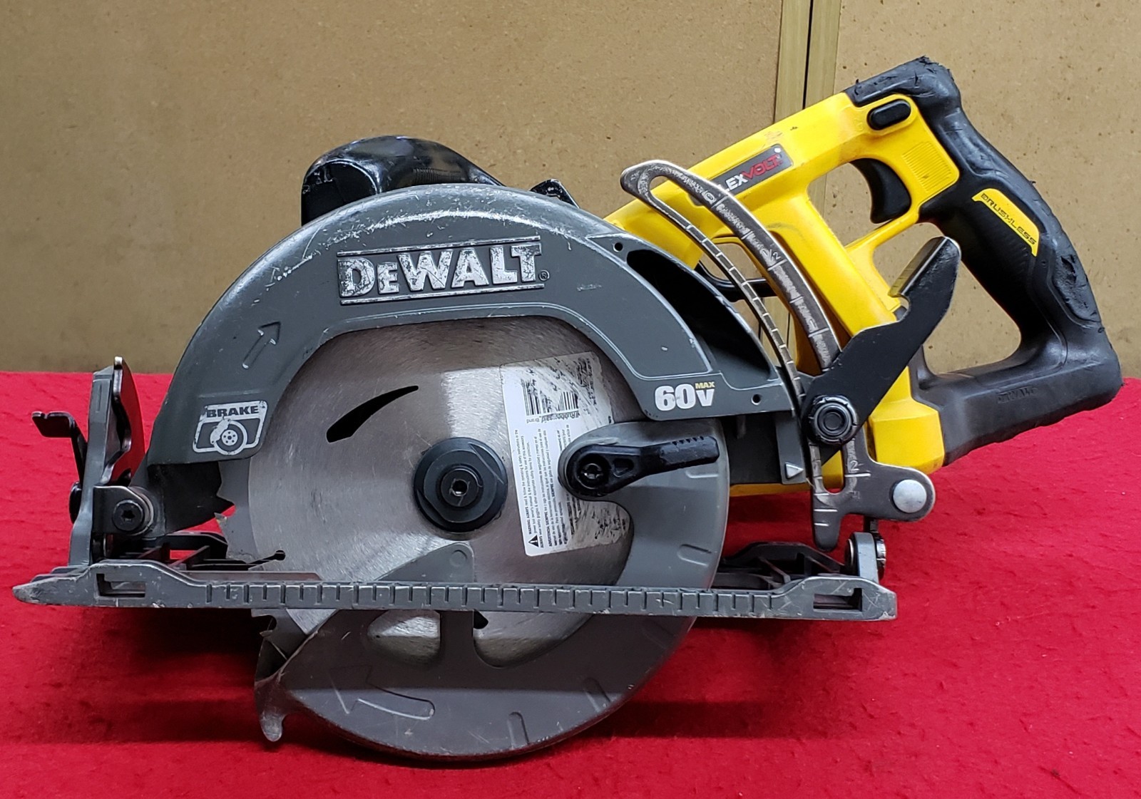 Dewalt Flexvolt 60V Max 7-1/4in Cordless Circular Saw Tool Only – DCS577B – Wear