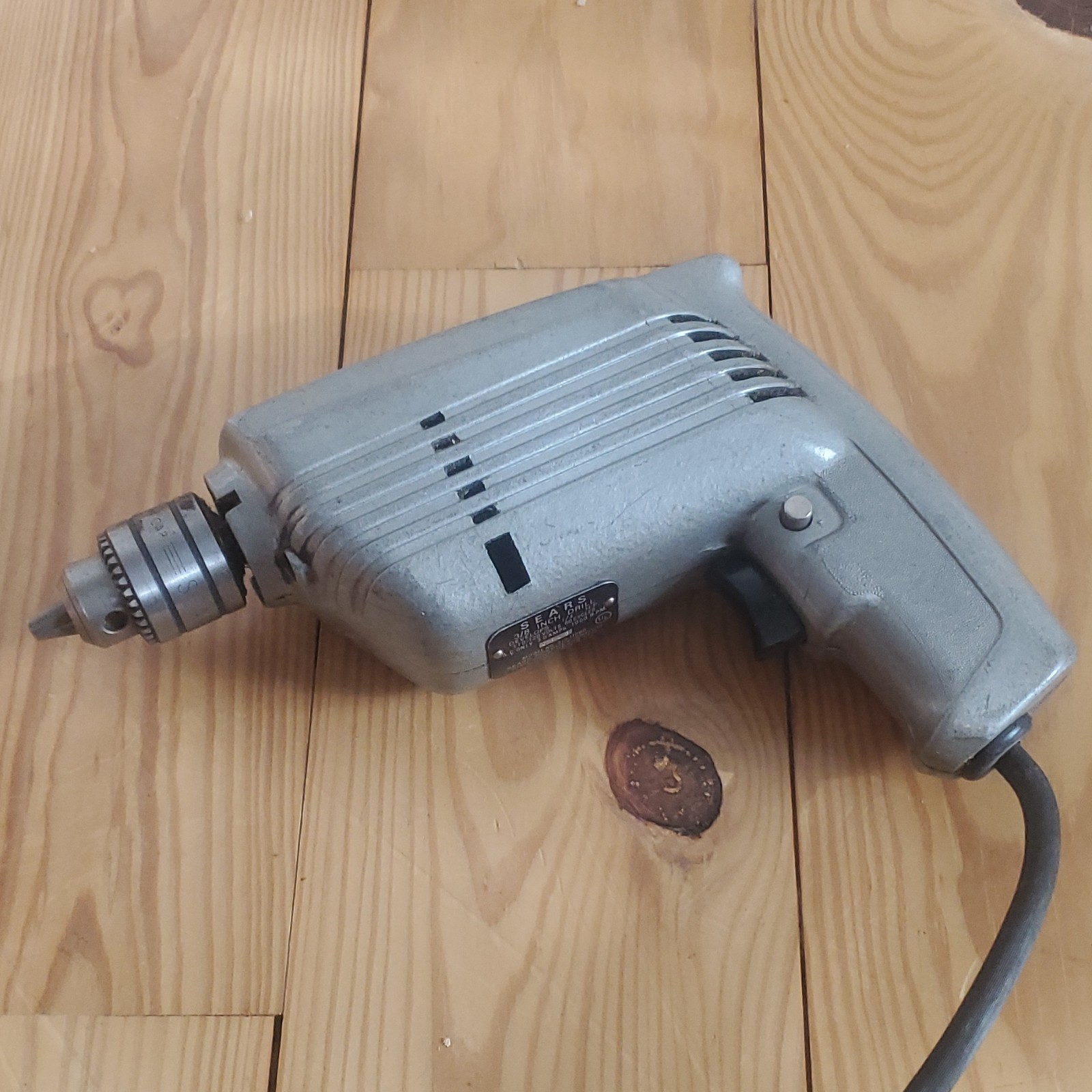 Sears Heavy Duty 3/8&Prime; Corded Drill 315.11080 Silver 110-120V 1/4 HP 1000 RPM
