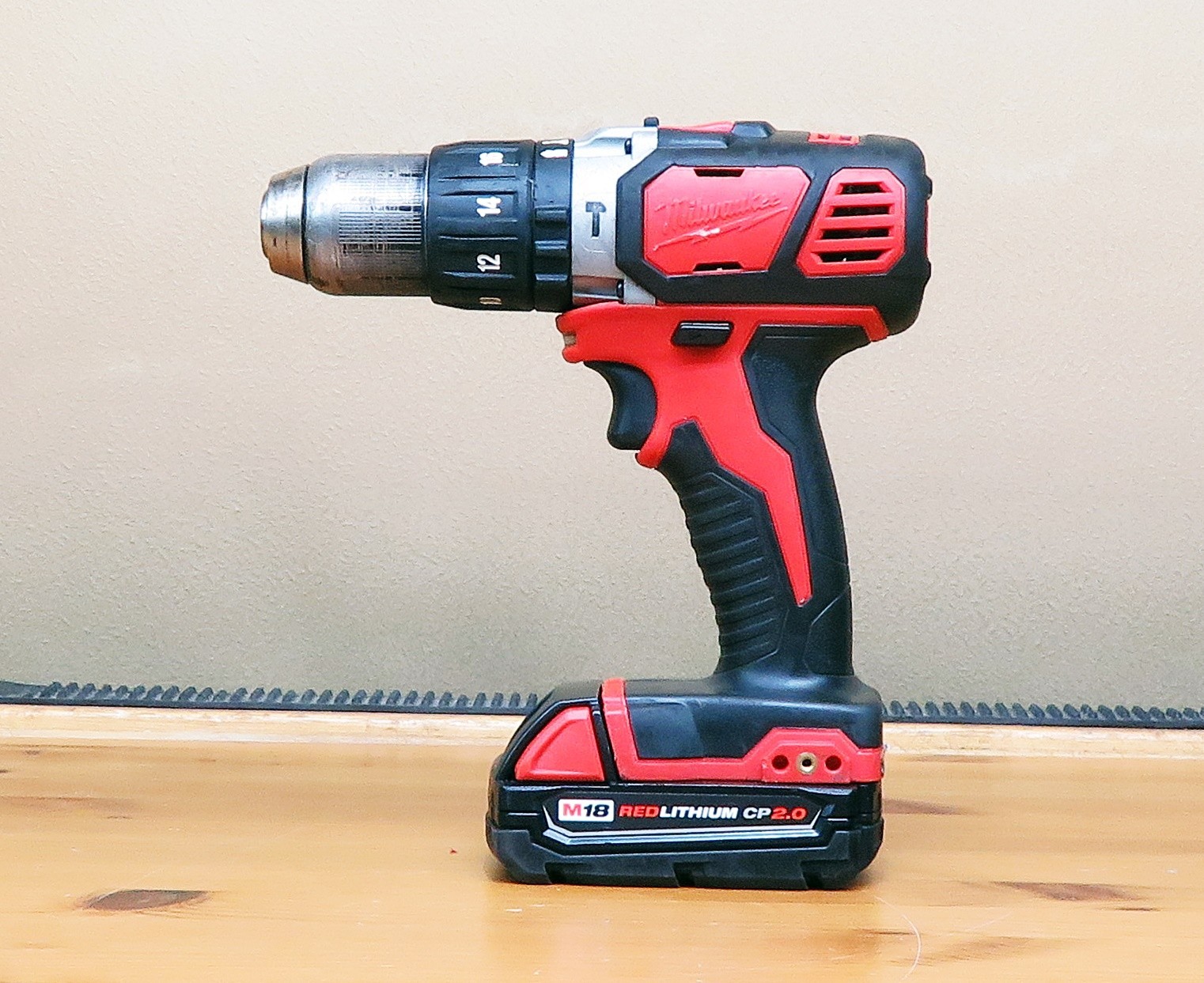 Milwaukee M18 Cordless Hammer Drill 2607-20 + CP2.0Ah Used