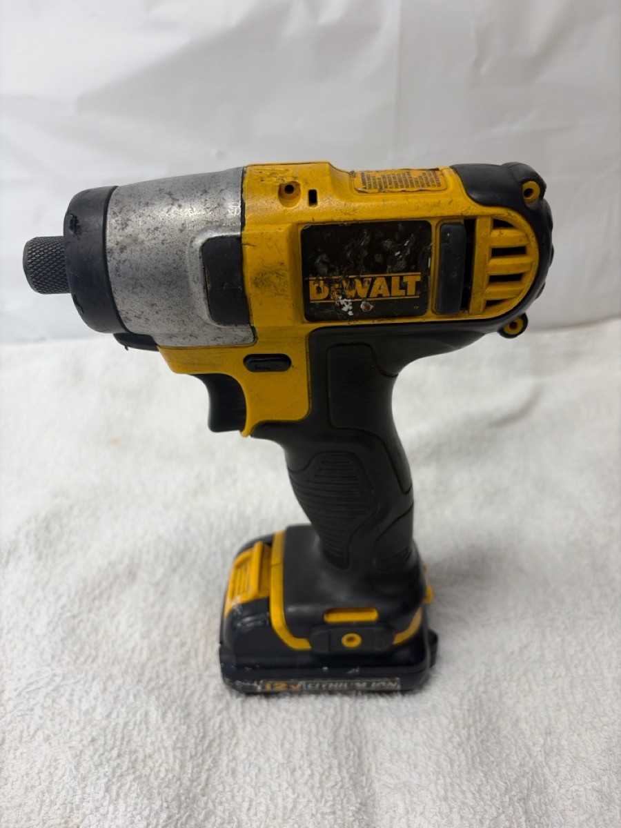 PRE OWNED DEWALT DCF815 IMPACT DRIVER PRE-OWNED (P23016232)