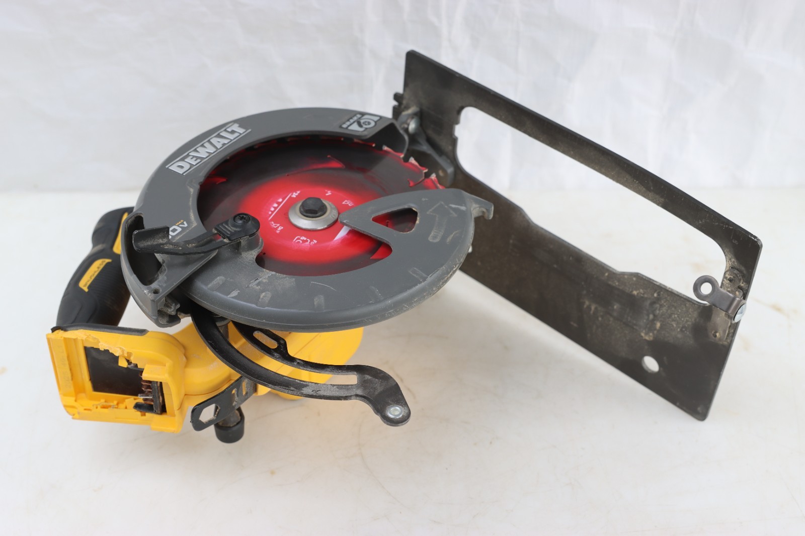 DeWALT FLEXVOLT 60V MAX Brushless 7-1/4 in. Circular Saw DCS578, (Read Desc.)