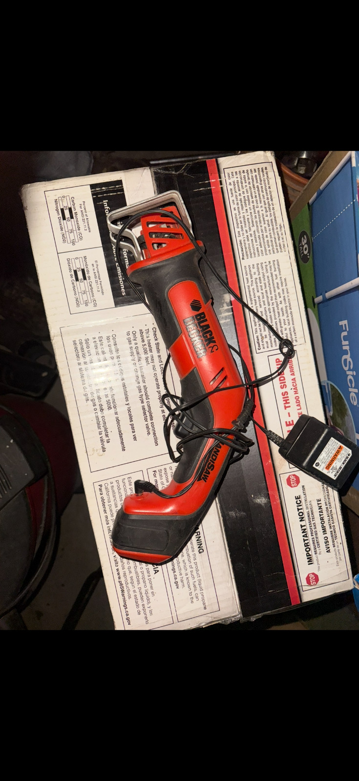 Black & Decker CHS6000 Recip-Saw Type 2 Handisaw With Charger