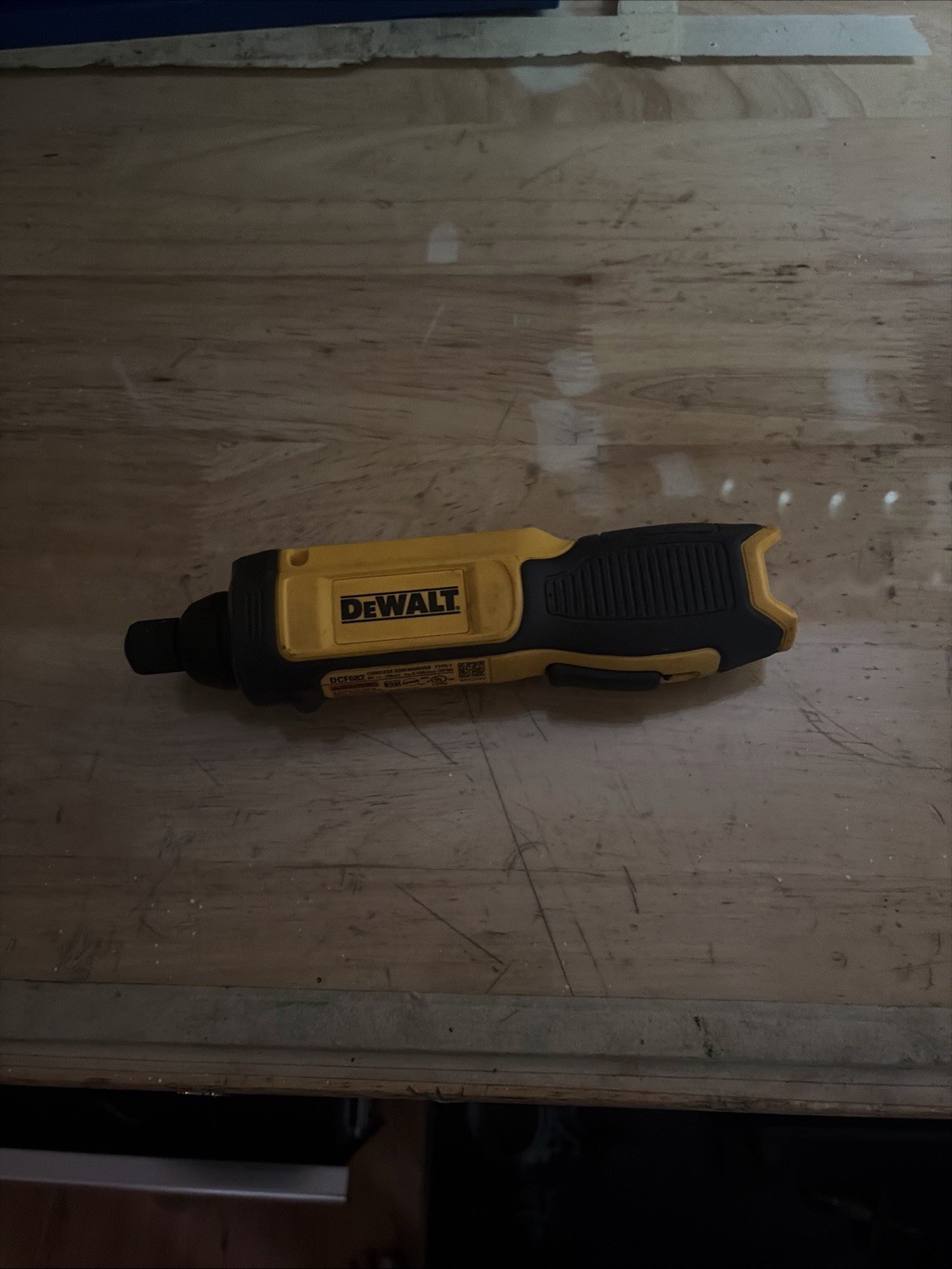 DeWalt DCF682 8V MAX Gyroscopic Cordless Screwdriver with Battery and Charger