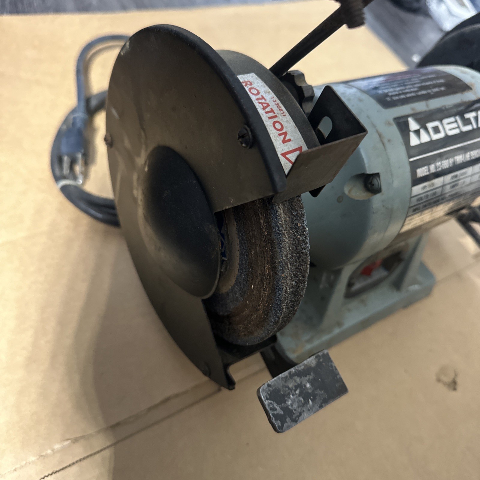 Delta Bench Grinder Model 23-660-6&Prime; Thin Line 1/5 HP 3450 RPM – Works Great