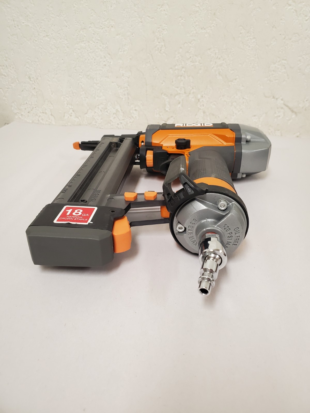 RIDGID Pneumatic 18-Gauge 1-1/2 in. Finish Stapler (AT161002)