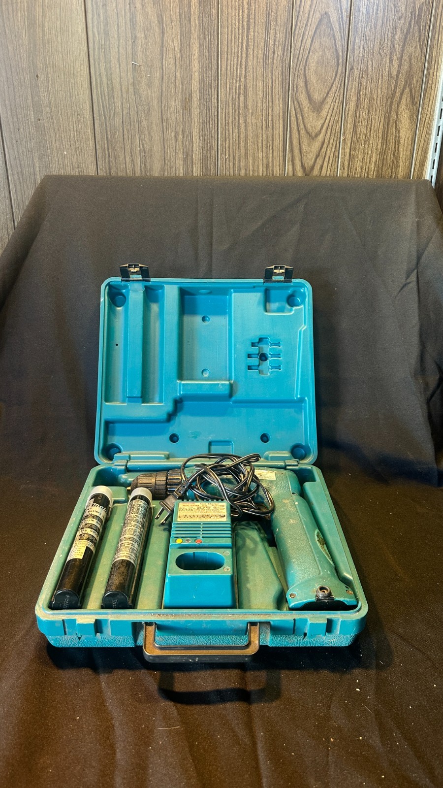 Makita Cordless Driver Drill 6095D 9.6V Kit w/ Fast Charger & Casewith Batteries