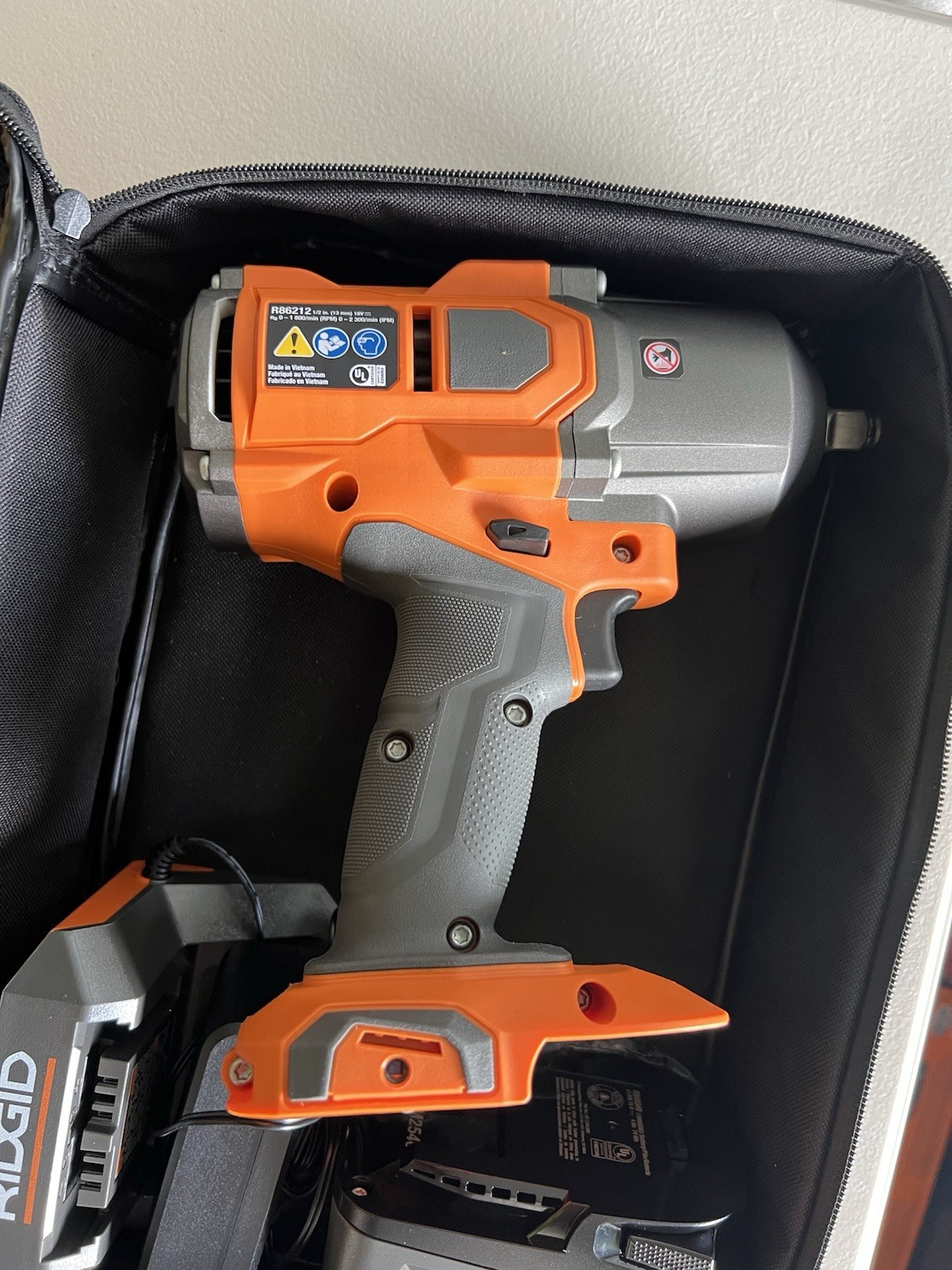 RIDGID 18V 1/2 in High-Torque Impact Wrench Kit (1 Battery) Brushless