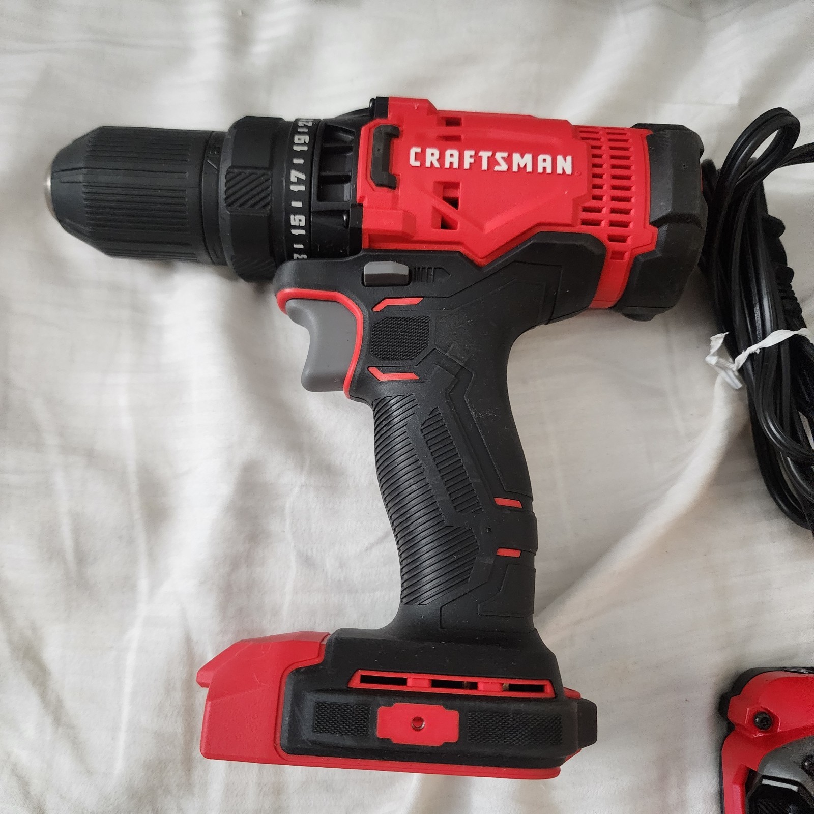 CRAFTSMAN V20 Cordless Drill/Driver Kit – lithium battery & charger CMCD100
