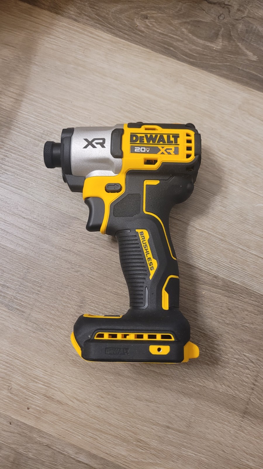 DEWALT 20V XR Brushless 3-Tool Combo Kit w/ 1 Li-Ion 9Ah Flex Volt