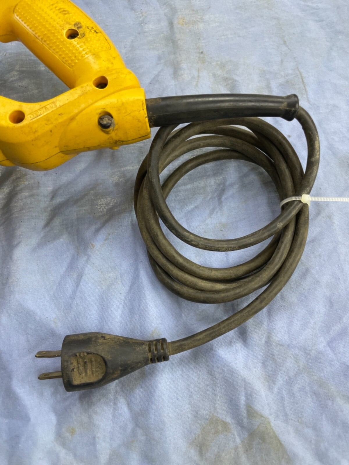 DeWalt DWE304 V.S. Reciprocating Saw