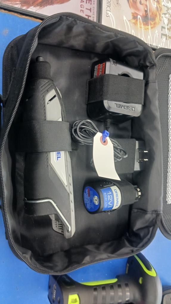 DREMEL 8250 W/CASE/CHARGER (C26033566)