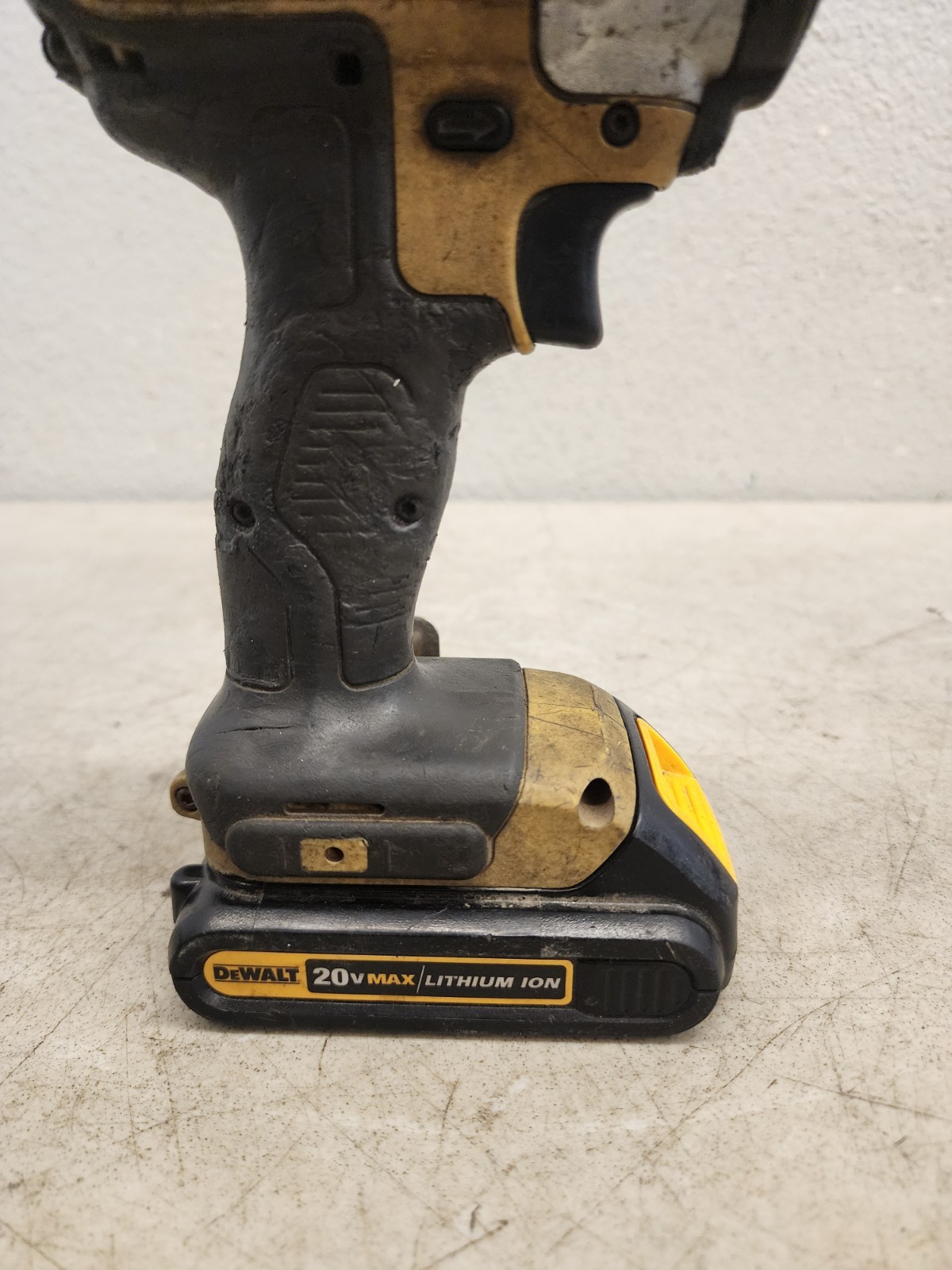 DEWALT DCF887B 20V Impact Driver – Black/Yellow W/ Battery