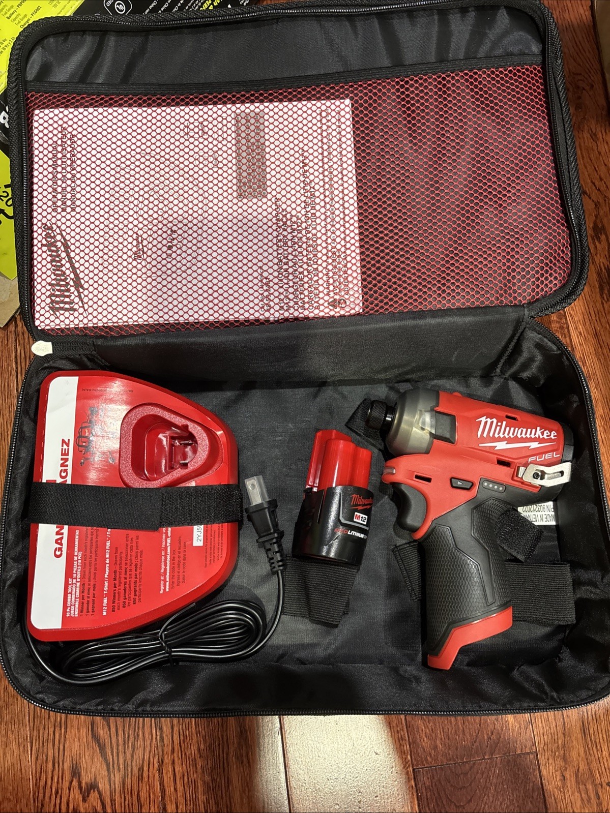 Milwaukee 2551-20 M12 FUEL SURGE 12V 1/4&Prime; Hex Hydraulic Impact Driver Full Kit