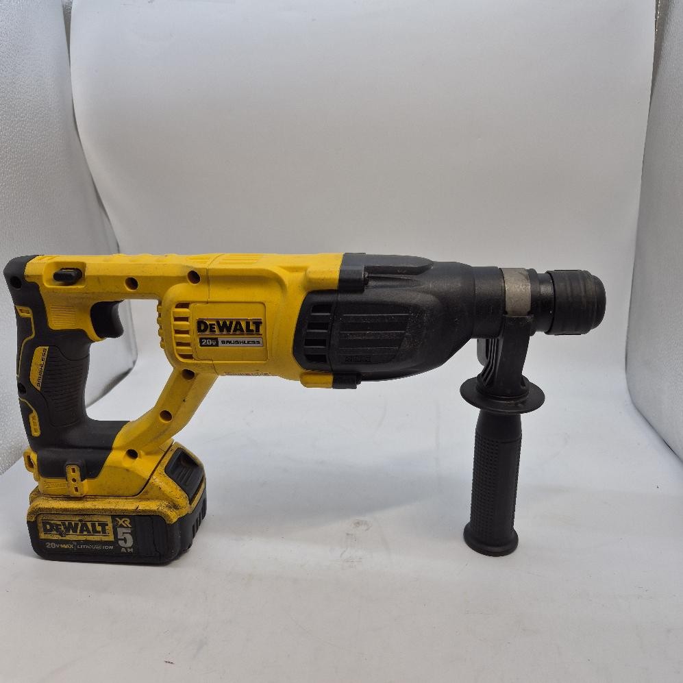 DeWalt DCH133 20V Max XR Rotary Hammer Drill With Battery (GO1068430)