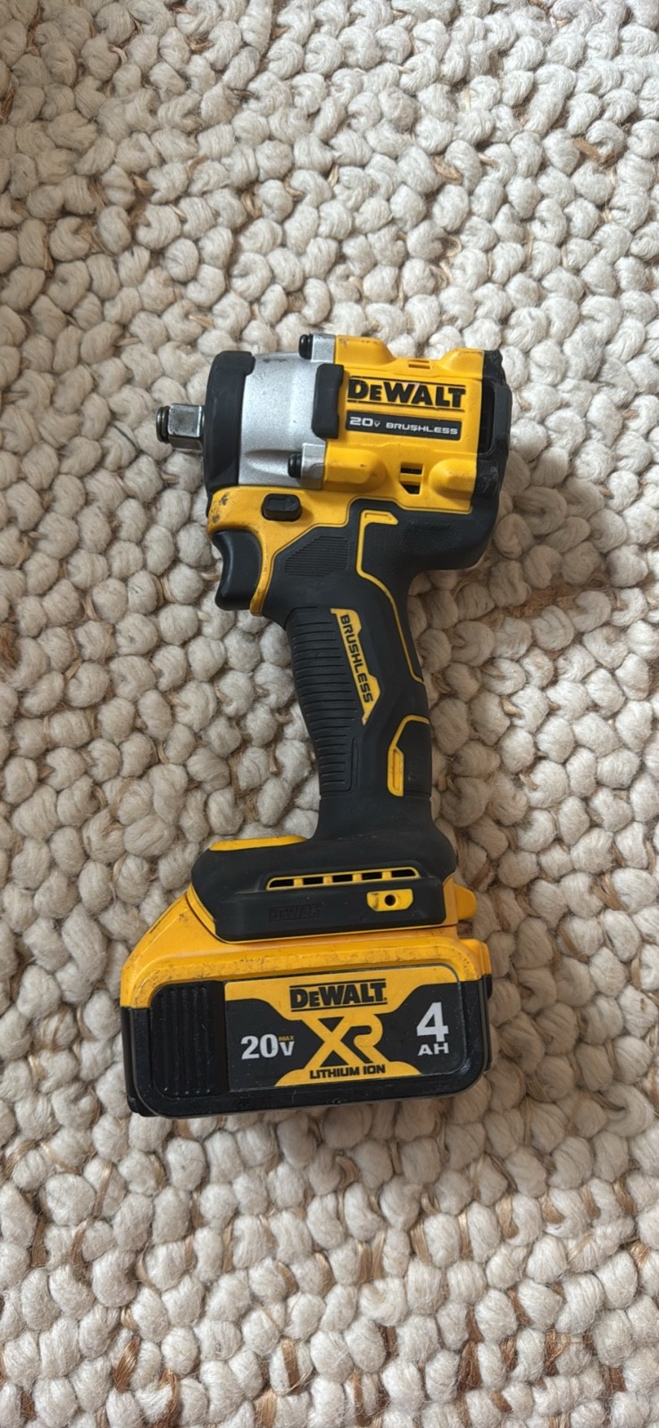 DEWALT DCF921B 20V 1/2inch Impact Wrench with 20v max lithium ion 4ah xr