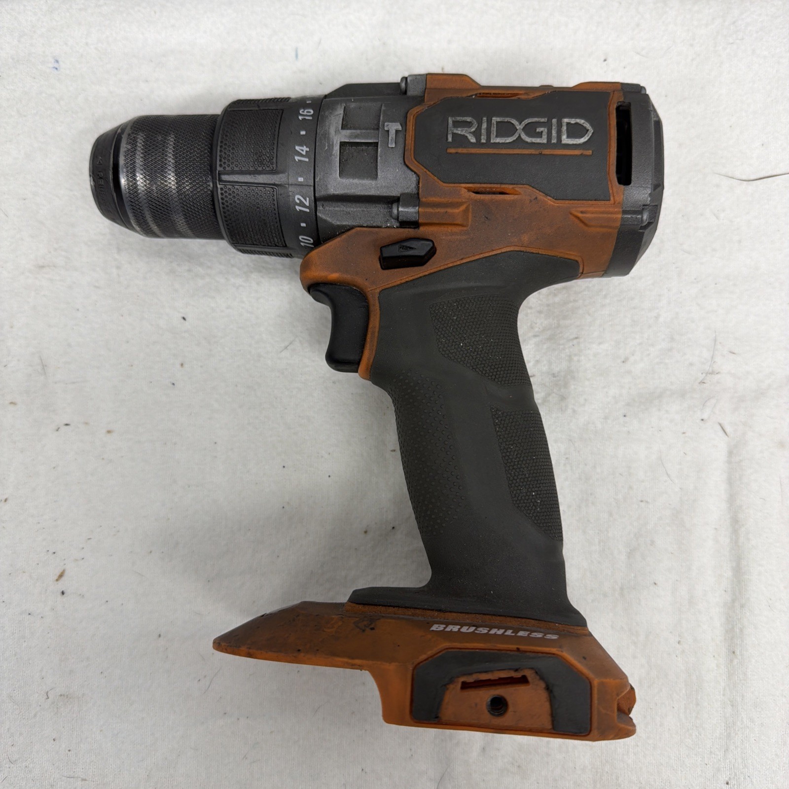 RIDGID 18V Brushless 1/2 in Hammer Drill/Driver R86115 (For Parts Or Repair)