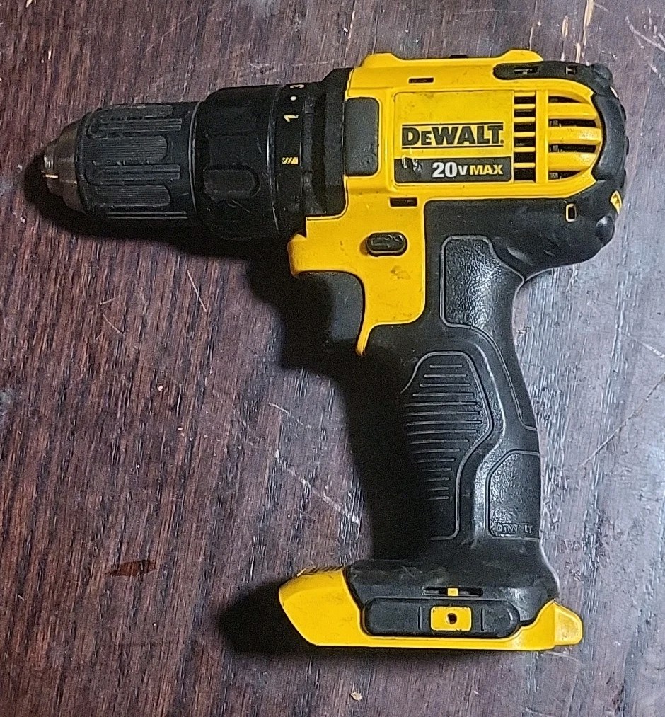 DEWALT DCD780 20V max 1/2” Compact Drill/Driver compact lightweight -TOOL ONLY-