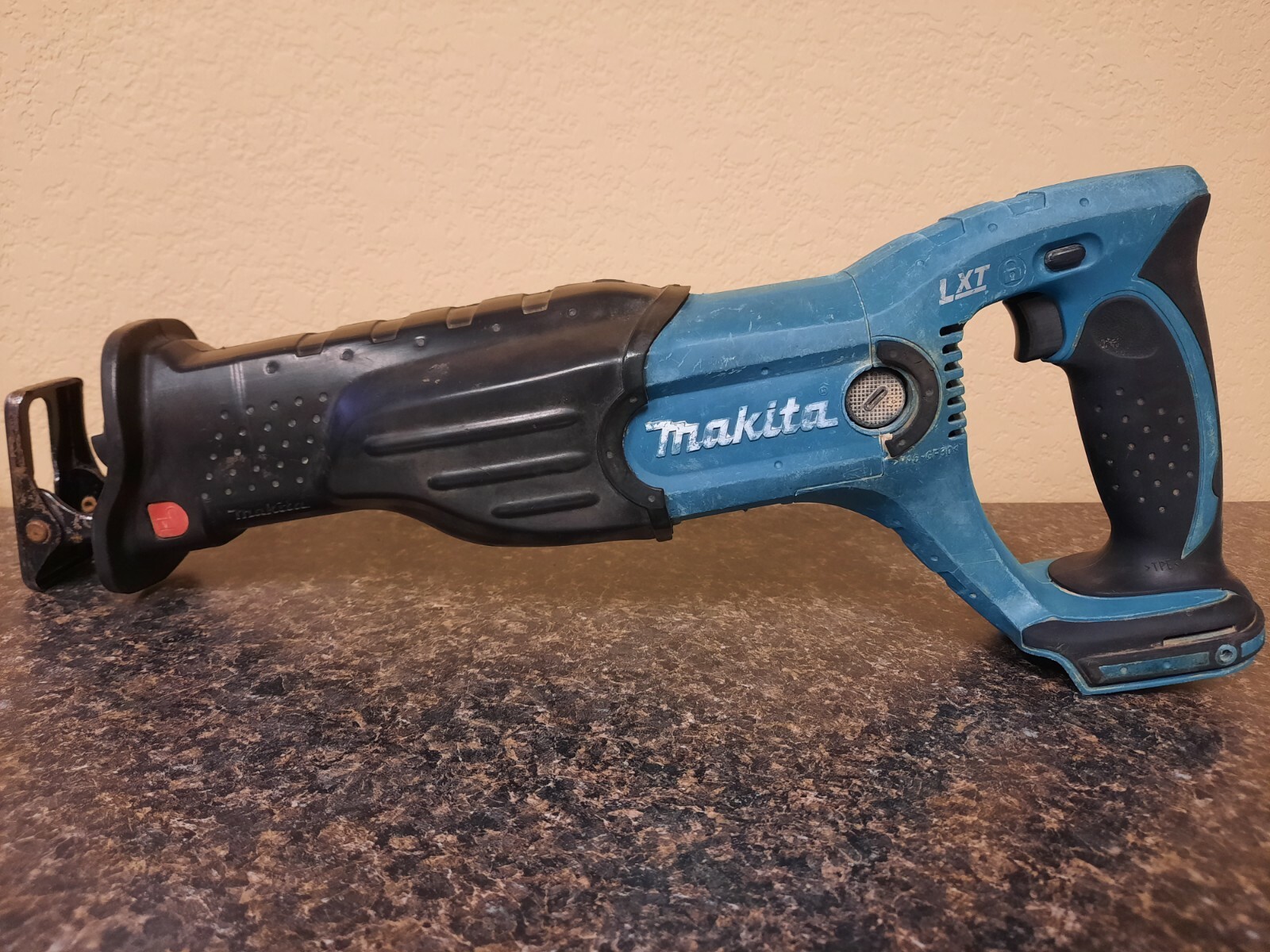 Used Makita BJR182 18-Volt LXT Lithium-Ion Cordless Reciprocating Saw, 2