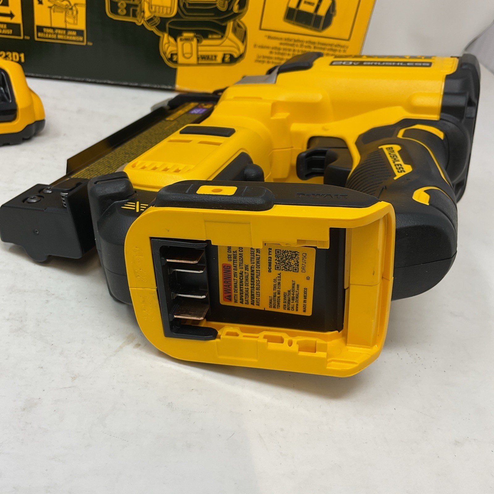 Dewalt DCN623D1 Atomic 20V Max Brushless 23-Gauge Cordless Pin Nailer Kit