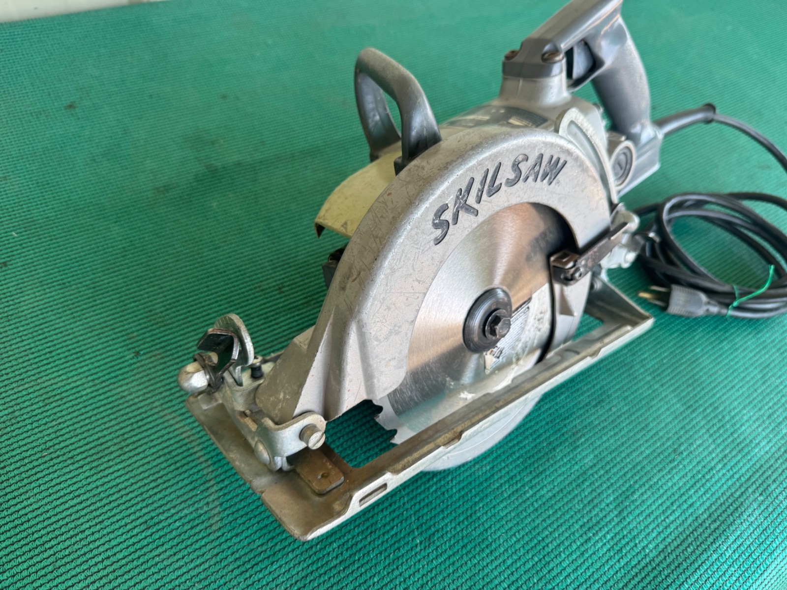 Skilsaw 77 Worm Drive 13 Amp 4400 Rpm 7-1/4&Prime; Skil Saw – Works Great See Video