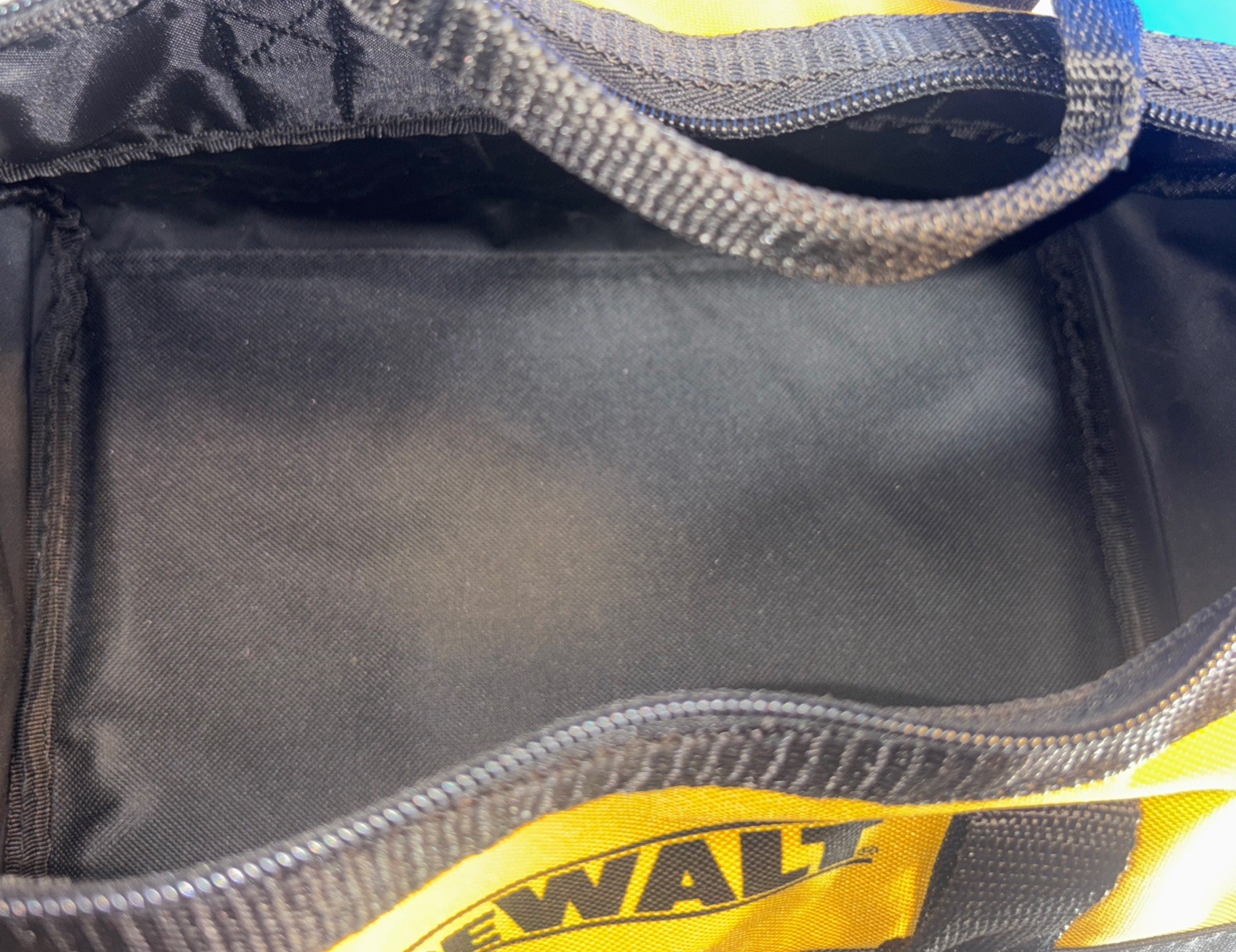 DEWALT DWE6411 Corded 1/4 Sheet Palm Grip Sander W/ storage bag
