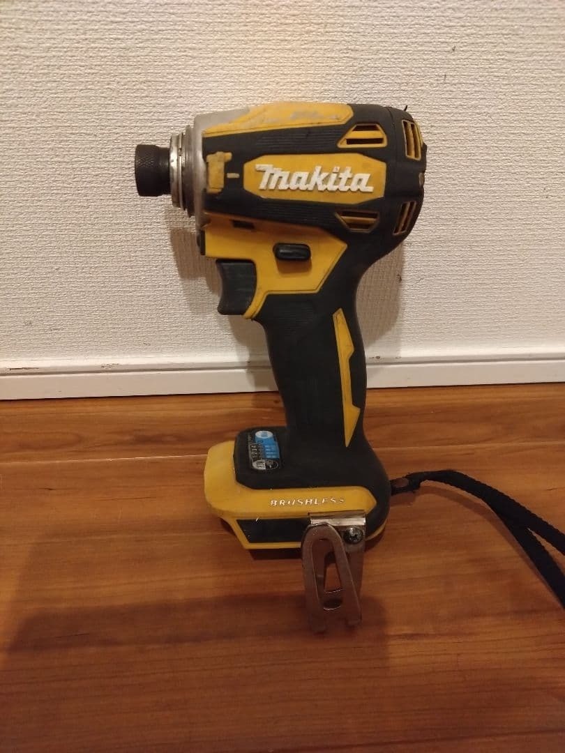JUNK Makita TD172D 18V Cordless Impact Driver Yellow Tool Only Near from Japan