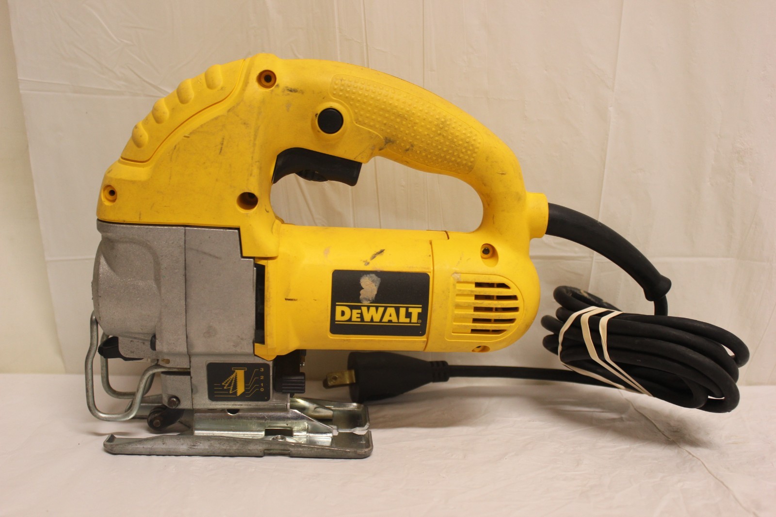 Dewalt DW317 Type 2 VS Orbital Jigsaw 1&Prime; Stroke 5.5 Amp D-Handle C2