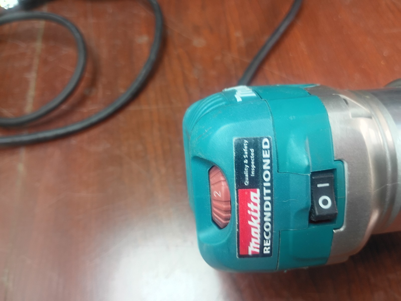 Makita RT0701C 1-1/4 HP 10,000-30,000 Rpm Variable Speed Compact Handheld Router