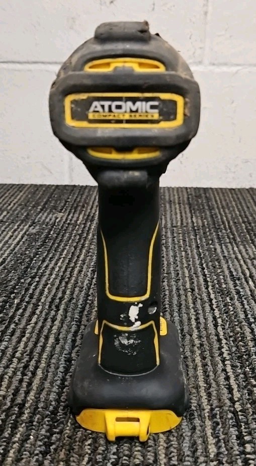 DeWalt Tools DCF809 1/4&Prime; Atomic 20V MAX Cordless Impact Driver + 2.0Ah Battery